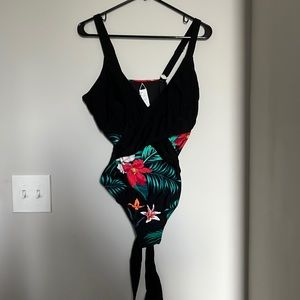 NWT Cupshe Plus Size Wrap Swimsuit